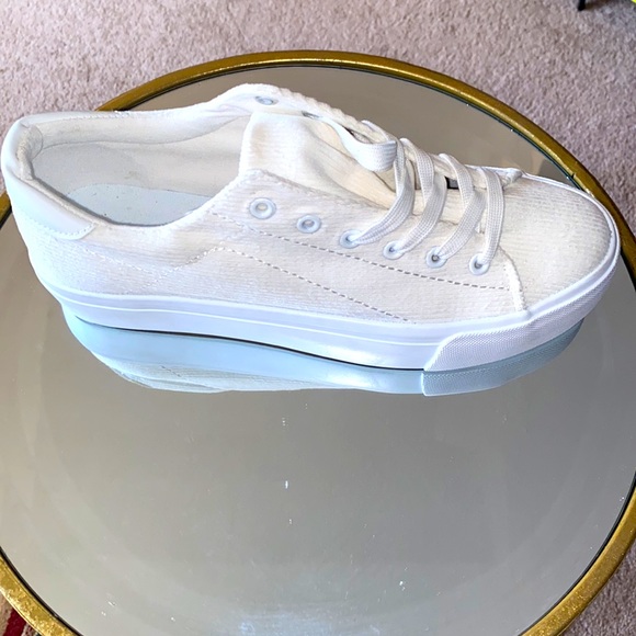 Beautiful white corduroy sneaker - Picture 2 of 6